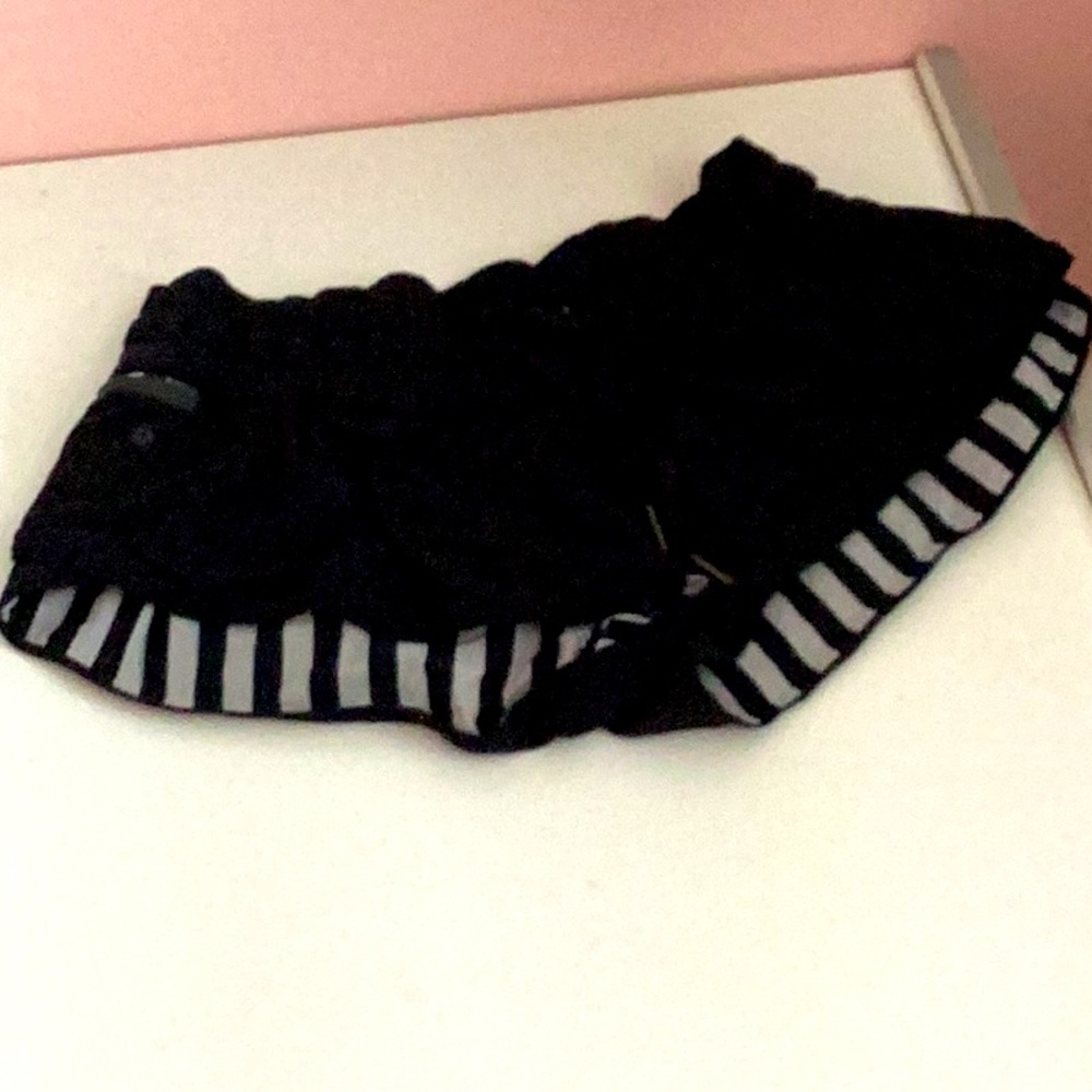 Lululemon booty shorts small